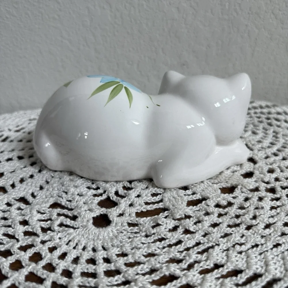 1989 House of Lloyd Ceramic Cat White with Blue Flowers Sleeping Kitty Figurine